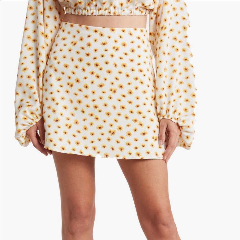 WeWoreWhat Cream Skater Mini Skirt Casual Resort Wear